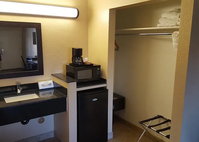 Anaheim Astoria Inn & Suites